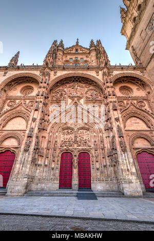 Facciata principale della nuova cattedrale, Salamanca Castiglia e Leon, Spagna Foto Stock