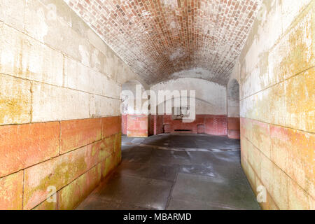 Corridoi vuoti al di sotto di Fort Point National Historic Site. Foto Stock