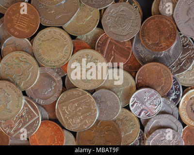LONDON, Regno Unito - CIRCA NEL DICEMBRE 2017: Pound monete denaro (GBP), valuta del Regno Unito Foto Stock