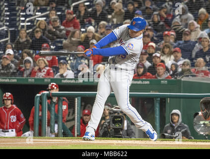 Washington, Distretto di Columbia, Stati Uniti d'America. 8 apr, 2018. New York Mets diritto fielder Jay Bruce (19) raddoppia nel primo inning contro i cittadini di Washington a cittadini Parco di Washington, DC, domenica 8 aprile 2018.Credit: Ron Sachs/CNP. Credito: Ron Sachs/CNP/ZUMA filo/Alamy Live News Foto Stock