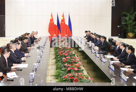 Boao, cinese della provincia di Hainan. Decimo Apr, 2018. Il presidente cinese Xi Jinping incontra il presidente filippino Rodrigo Duterte in Boao, Cina del sud della provincia di Hainan, 10 aprile 2018. Credito: Xie Huanchi/Xinhua/Alamy Live News Foto Stock