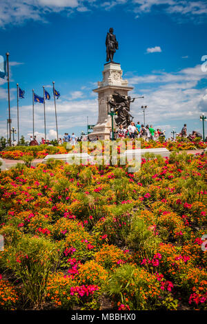 Statua di Samuel de Champlain su Dufferin Terrace- famoso monumento della città di Québec, Canada Foto Stock