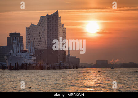 La città di Amburgo durante il sunrise Foto Stock