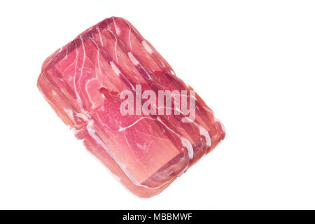 Disossate affettato secco italiano-cured prosciutto isolati su sfondo bianco Foto Stock