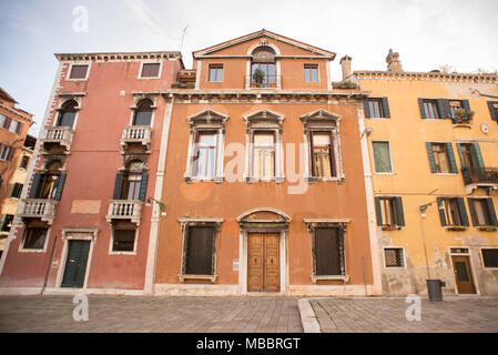 Campo dei Frari a Venezia città. L'Italia. Questa piazza centro del sestiere San Polo. Foto Stock