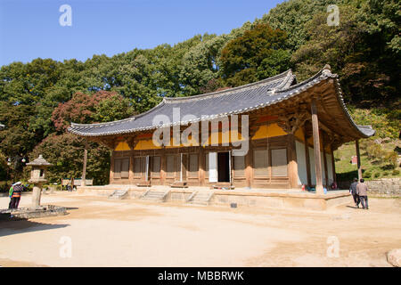 YEONGJU, COREA DEL SUD - 15 ottobre 2014: Muryangsujeon Hall, costruito nel periodo Goryeo, presso il Tempio Buseoksa. Buseoksa tempio è la seconda più antica temp Foto Stock