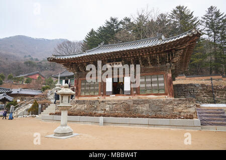 Paju, Corea - Gennaio 1, 2016: Daeungbojeon, sala principale in Bogwangsa. Bogwangsa tempio fu costruito dal grande monaco Doseonguksa durante la Silla unito Foto Stock