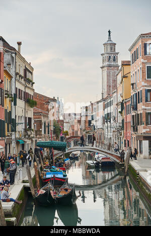 Venezia, Italia - Febbraio 19, 2016: paesaggio di Venezia, una città del nord-est Italia. È famoso per le sue impostazioni e patrimoni culturali. Una parte di Venezia è Foto Stock