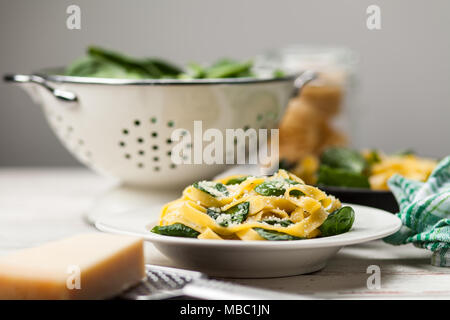 Gli spinaci tagliatelle Foto Stock