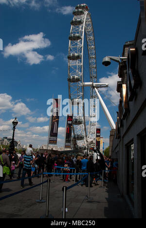 Occhio di Londra sulla south bank costruito per commemorare le celebrazioni del Millennio a Londra Foto Stock