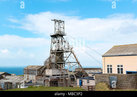 Ripristinato il telaio della testa al vecchio stagno geevor mine in pendeen, Cornwall, Inghilterra, Regno Unito. Foto Stock