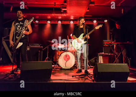 La Swiss punk rock band Ziper live in Schüür Luzern, Svizzera Foto Stock