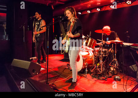 La Swiss punk rock band Ziper live in Schüür Luzern, Svizzera Foto Stock