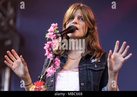 Il British female pop band di Paradisia con Sophie-Rose vocals, Anna an der Harve e Kristy Gesang und tastiera, dal vivo presso il Foto Stock