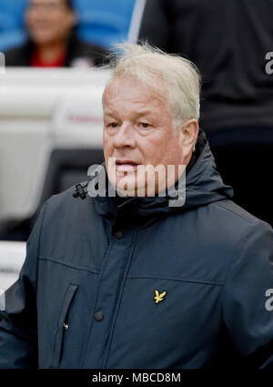 Crawley manager Dermot Drummy all'Parafix Sussex Senior Challenge Cup finale presso la American Express Community Stadium di Brighton Regno Unito il 3 maggio 2017 (Dermot DRummy è ormai defunto) Foto Stock