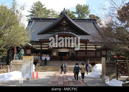 Traduzione: 'Oyama santuario". Era coperto da neve di luce. Prese a Kanazawa, Giappone - Febbraio 2018. Foto Stock