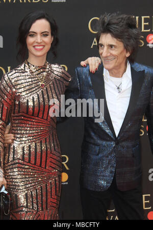 Londra, UK, 08 Aprile 2018: Ronnie Wood e Sally legno assiste l'Olivier Awards presso il Royal Albert Hall, Foto Stock