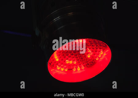 Faretto rosso, LED stadio apparecchiature di illuminazione. Close up foto Foto Stock