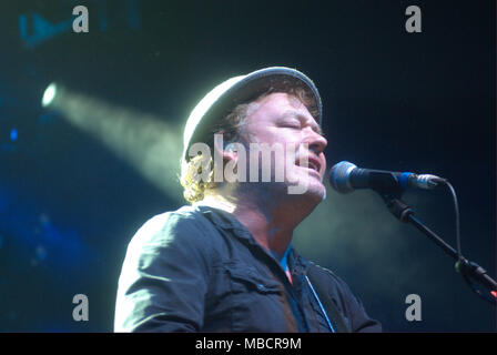 Il Levellers intrattenere i loro fan, il Bristol Academy, Bristol, Regno Unito, novembre 2014 Foto Stock