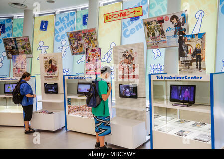 Tokyo Japan,Akihabara,Tokyo ANIME Center,kanji,Giapponese Inglese,europeo,teen teen adolager adult,boy boys,maschio kid kids child you Foto Stock