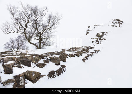 Il Vallo di Adriano - Walltown dirupi in inverno, guardando verso est Foto Stock