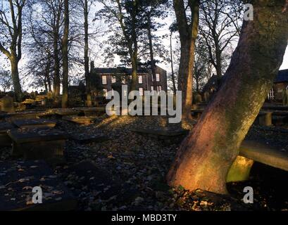 Haworth (West Yorkshire) Il Bronte Parsonage, a Haworth, ora il Bronte Museum, dove le sorelle Bronte visse e scrisse molti dei loro libri. ©2006 Charles Walker / Foto Stock