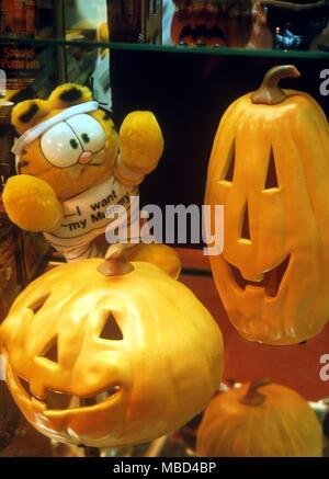 Festival - Halloween - Finestra di visualizzazione in un negozio negli Stati Uniti d'America, dove la stregoneria e culto fantasma di Halloween è presi più sul serio. - ©Charles Walker / Foto Stock