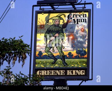 Inn segno dell'uomo verde in Lidlington, Bedfordshire. Esso riflette il collegamento tra un clown e il Green Man Foto Stock