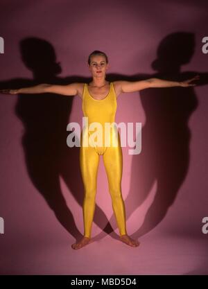 Lo Yoga. Esercizio di rilassamento prima di Yoga. Foto Stock