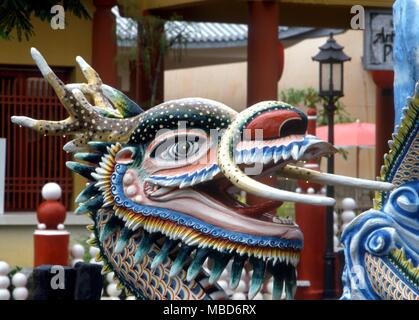 Drago - In una forma tridimensionale dai giardini di Haw Par Villa in Singapore Foto Stock