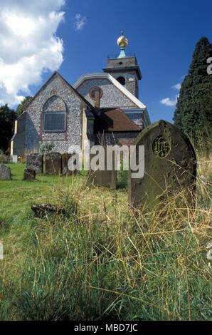 Sito di stregoneria St Lawrence la Chiesa a West Wycombe, con la sua enorme (cava) palla dorata Terminale per tenda Foto Stock