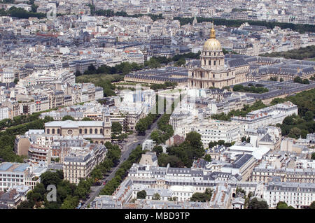 Parigi (Francia): complesso di edifici "Hotel des Invalides" (settimo arrondissement o distretto), visto dal 'Tour Montparnasse' office grattacielo. Th Foto Stock