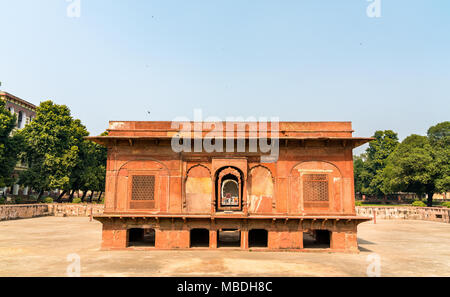 Il Zafar Mahal pavilion di Hayat Bakhsh Bagh giardino nella Red Fort di Delhi, India Foto Stock