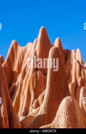 Il rosso tsingy di Antsiranana (Diego Suarez), Madagascar. Carsiche naturali di pietra arenaria, marne calcaree e Foto Stock