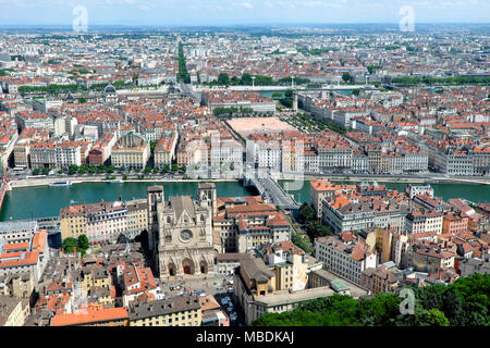 Cathédrale Saint-Jean-Baptiste / Lione Cattedrale visto dalla parte superiore della Basilica di Nostra Signora di Fourvière / Basilica di Nostra Signora di Fourvière, Lione, Francia Foto Stock