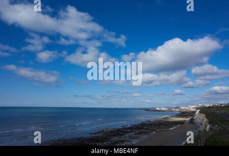 Vista delle bianche scogliere lungo la violazione di Brighton, Regno Unito Foto Stock