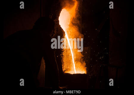 Una fusione metallica, colata industriale Foto Stock