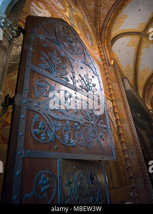 Gli interni della chiesa di San Mattia, il Buda Castle District, Budapest, Ungheria Foto Stock