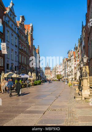 I turisti su Long Lane nel centro della città di Gdansk, Polonia, Europa Foto Stock