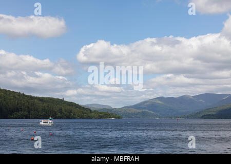 Viste dal lago di Windermere nel Lake District, Cumbria Foto Stock