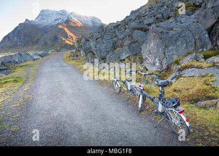 Uttakleivin rannalla Lofooteilla Norjassa. Foto Stock