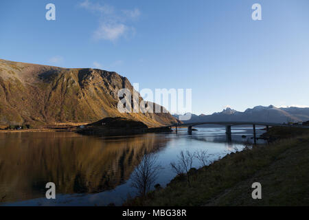 Silta Norjan Lofooteilla Foto Stock