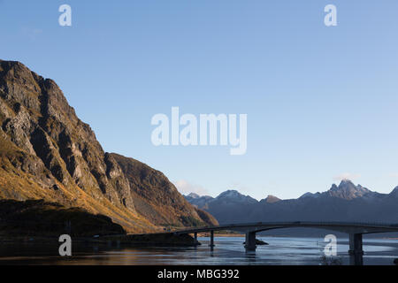 Silta Norjan Lofooteilla Foto Stock
