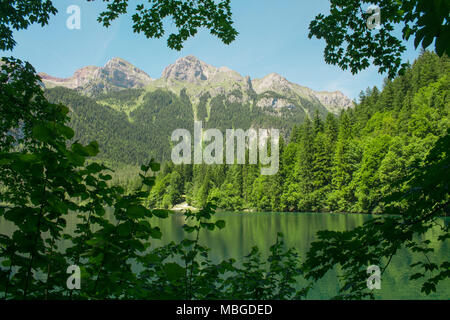 Springl vista del lago di Tovel, Trentino Italia. Foto Stock