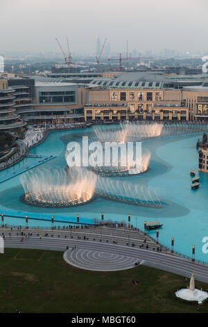 Dubai, Emirati Arabi Uniti, 27 marzo 2018: La fontana danzante di Dubai Foto Stock