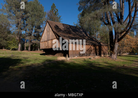 Un vintage granaio di Shasta State Historic Park Foto Stock