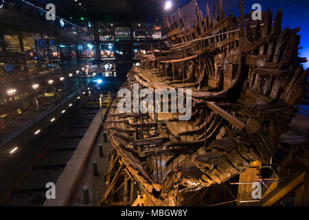 Il Mary Rose museo: resti di nave da guerra di inglese Tudor Re Enrico VIII ora sul display in clima controllato costruiti allo scopo di casa. Portsmouth Regno Unito Foto Stock