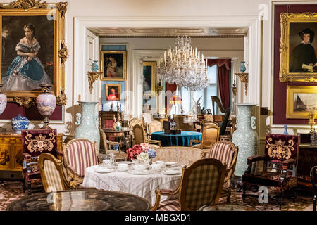 Le sale di ricevimento all'interno Cliffe Castle Museum, Keighley, Bradford, Yorkshire, Regno Unito. Foto Stock