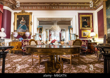 Le sale di ricevimento all'interno Cliffe Castle Museum, Keighley, Bradford, Yorkshire, Regno Unito. Foto Stock