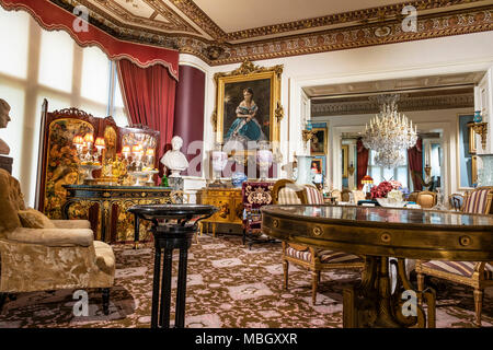 Le sale di ricevimento all'interno Cliffe Castle Museum, Keighley, Bradford, Yorkshire, Regno Unito. Foto Stock